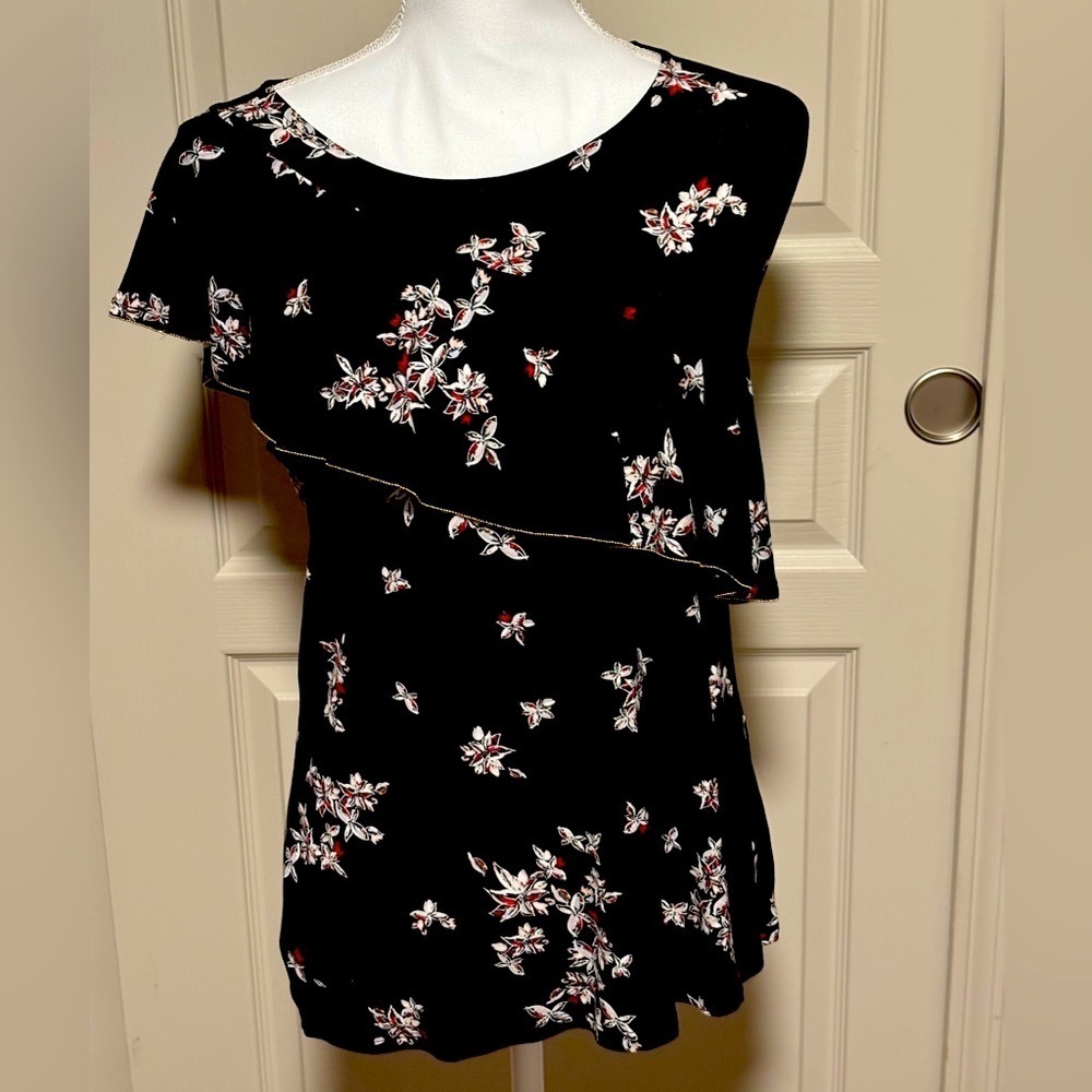 NWT Apt 9 Women’s Small Sleeveless Floral Black Top